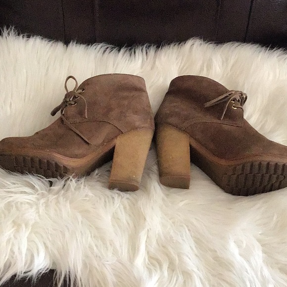 Prada heeled suede boots. - Picture 6 of 15